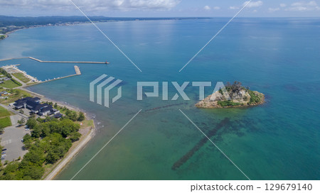 Mitsuke Island, which collapsed and deformed in the 2024 Noto Peninsula earthquake / Drone photography and aerial photography 129679140