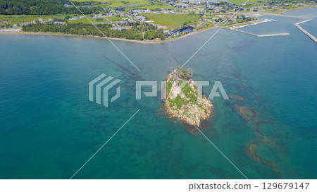 Mitsuke Island, which collapsed and deformed in the 2024 Noto Peninsula earthquake / Drone photography and aerial photography Mitsuke Island, which collapsed and deformed in the 2024 Noto Peninsula earthquake / Drone photography and aerial photography 129679147