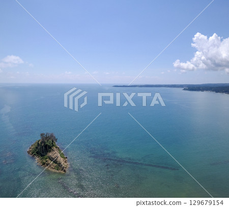 Mitsuke Island, which collapsed and deformed in the 2024 Noto Peninsula earthquake / Drone photography and aerial photography Mitsuke Island, which collapsed and deformed in the 2024 Noto Peninsula earthquake / Drone photography and aerial photography 129679154