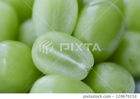 Japanese Shine Muscat grapes, removed from the bunch and cut in half lengthwise 129679158