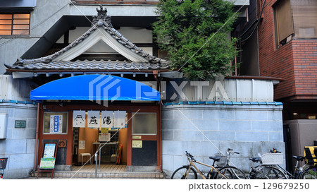 位於東京台東區的公共澡堂「燕湯」是國家註冊的有形文化財產。 129679250