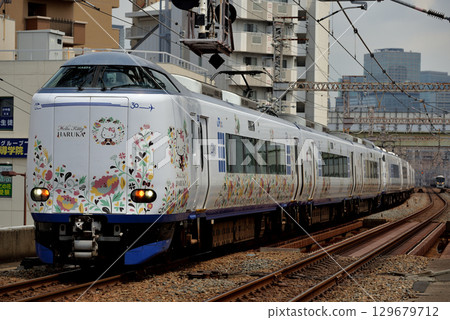 271 series Kansai Airport Express Haruka No. 21 running on the Osaka Loop Line 129679712