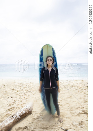 衝浪板和女士們 129680932