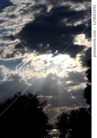 The sun seen through the gaps in the clouds The sun seen through the gaps in the clouds 129681042