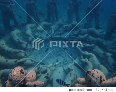 印尼吉利美諾島水下石像 129681299
