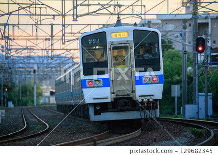 夜間運行於鹿兒島本線的415系列車(JR九州) 夜間運行於鹿兒島本線的415系列車(JR九州) 129682345