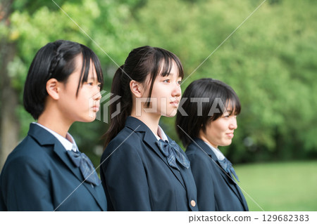 Junior high school student, high school student, girl, student, high school girl (exam, grades) looking ahead with a serious expression 129682383