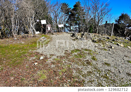 天子山脈毛無山頂，三角測量點 129682712