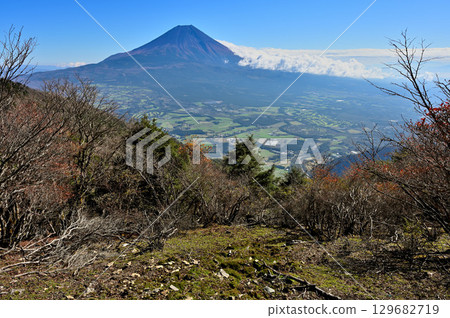 Mount Fuji as seen from the summit of Mount Kenashi, one of Japan's 200 famous mountains in the Tenshi Mountains 129682719