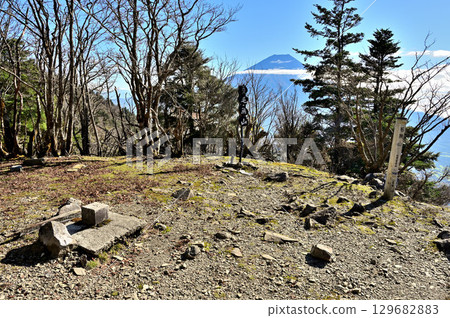 Mount Fuji as seen from the summit of Mount Kenashi, a first-class triangulation point in the Tenshi Mountains Mount Fuji as seen from the summit of Mount Kenashi, a first-class triangulation point in the Tenshi Mountains 129682883
