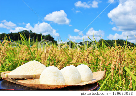 Autumn rice field and bowl of rice balls 129683058