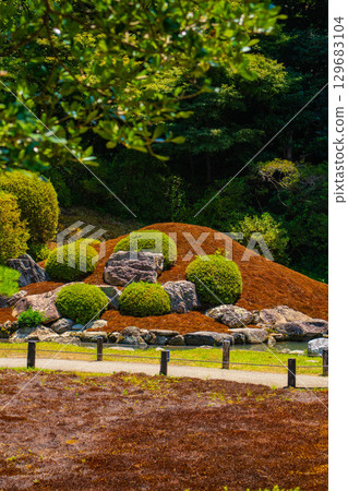 [Kyoto Scenery] Shoren-in Temple: A charming garden with Ryushin Pond 129683104