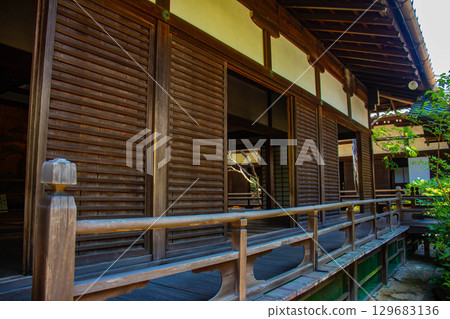 [Kyoto Scenery] Shoren-in Temple: A charming garden with Ryushin Pond 129683136