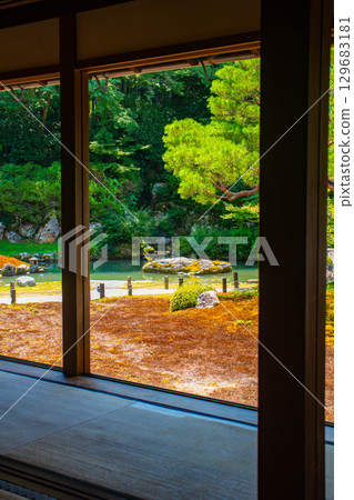 [Kyoto Scenery] Shoren-in Temple: A charming garden with Ryushin Pond 129683181