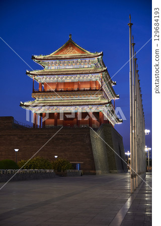 Night view of Zhengyangmen gate in the south of Tiananmen Square in Beijing, China 129684193