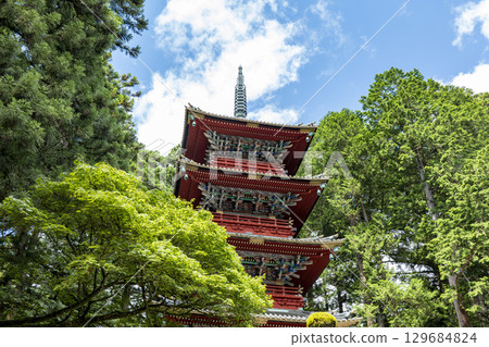 Nikko in summer: Toshogu Shrine's five-story pagoda 129684824