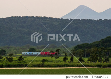 夕陽下的釧網線 129685127
