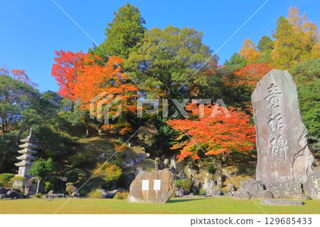 秋天的舊來島家庭園（國家指定名勝、大分縣楠町兒童故事碑） 129685433