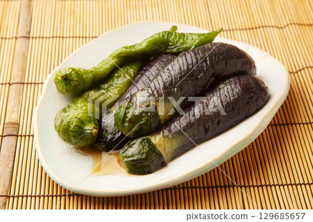 炸茄子和萬願寺辣椒 炸茄子和萬願寺辣椒 129685657