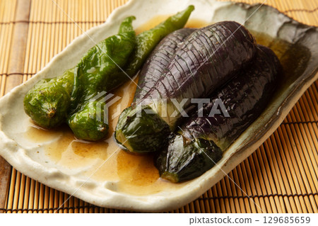 炸茄子和萬願寺辣椒 129685659