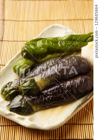 炸茄子和萬願寺辣椒 129685664