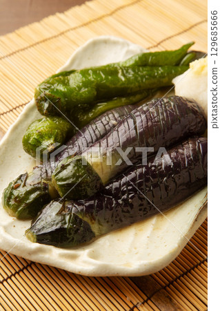 Deep-fried eggplant and manganji peppers Deep-fried eggplant and manganji peppers 129685666