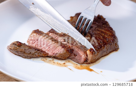 freshly grilled beef steak 129685718