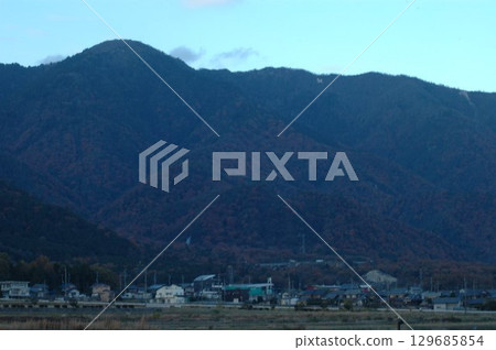 一座雲在山上 129685854