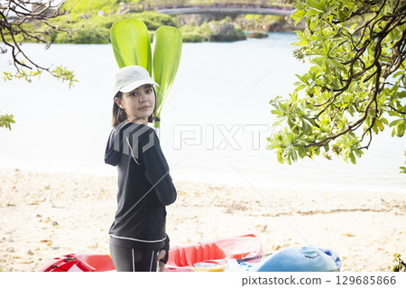 Cute woman enjoying kayaking 129685866