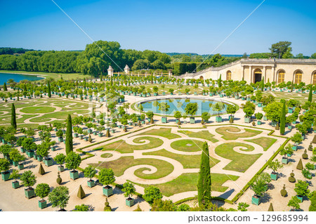 法國凡爾賽宮美麗的花園和噴泉－世界遺產的壯麗景色 129685994