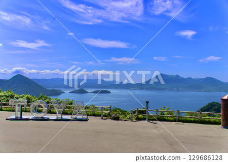 從洞爺湖觀景台看到的景色（北海道洞爺鎮） 129686128