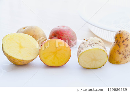 三種馬鈴薯的橫切面 129686289