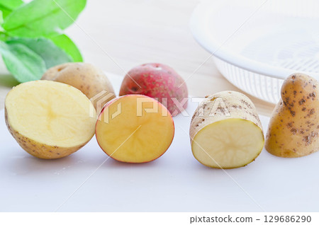 三種馬鈴薯的橫切面 三種馬鈴薯的橫切面 129686290