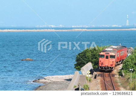 train along the coast train along the coast 129686621