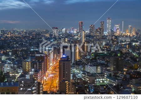 從東京文京區市民中心望向黃昏的池袋 從東京文京區市民中心望向黃昏的池袋 129687110