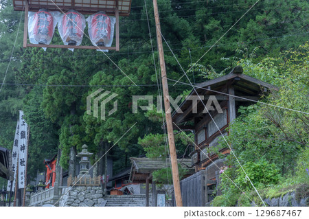 A rainy morning at Naraijuku, celebrating the annual festival of Chinjinja Shrine 129687467