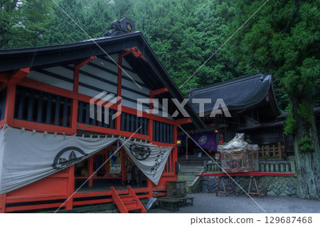 A rainy morning at Naraijuku, celebrating the annual festival of Chinjinja Shrine 129687468