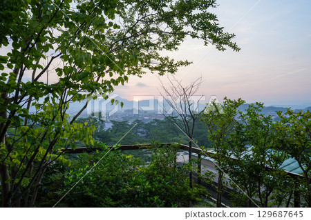 The open-air bath and view from the guest rooms at Kotohira Kadan, a long-established inn in Kotohira (Kagawa Prefecture) 129687645