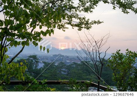The open-air bath and view from the guest rooms at Kotohira Kadan, a long-established inn in Kotohira (Kagawa Prefecture) The open-air bath and view from the guest rooms at Kotohira Kadan, a long-established inn in Kotohira (Kagawa Prefecture) 129687646