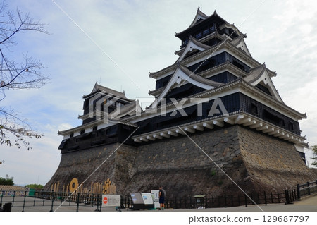 Kumamoto Castle, a place where history and nature coexist in harmony, and associated with Kato Kiyomasa (Kumamoto Prefecture) 129687797