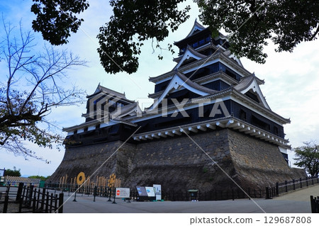 Kumamoto Castle, a place where history and nature coexist in harmony, and associated with Kato Kiyomasa (Kumamoto Prefecture) Kumamoto Castle, a place where history and nature coexist in harmony, and associated with Kato Kiyomasa (Kumamoto Prefecture) 129687808
