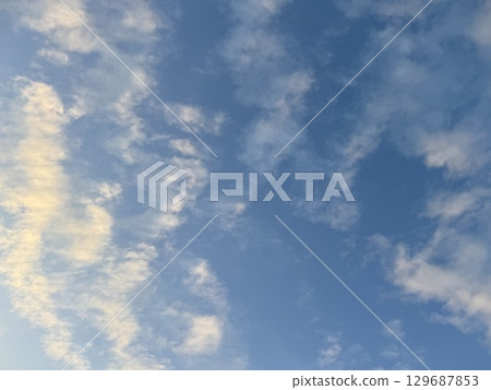 Summer evening sky and clouds 129687853
