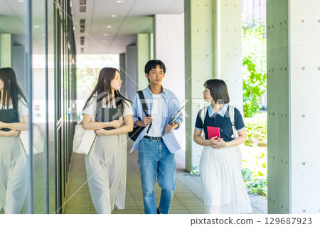 大學生形象畫像 129687923