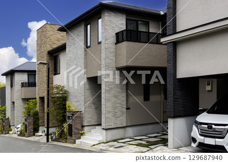 Residential area without utility poles 2025-7 129687940