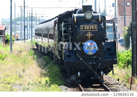 團扇祭列車「SL Paleo Express」途經秩父鐵道的廣瀨野鳥森林站。 129688116