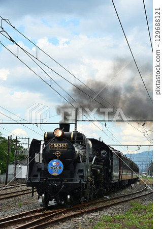 Chichibu Railway Uchiwa Matsuri (fan festival) steam locomotive Paleo Express speeds through Bushu-Nakagawa Station 129688121