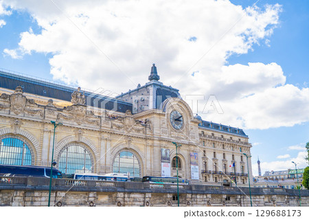 The exterior of the Musée d'Orsay seen from the Seine: a symbol of Parisian art and history 129688173