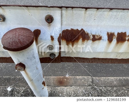 The crash barrier 129688199