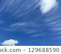Blue sky and flowing streaky clouds 129688590