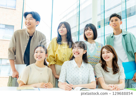 年輕的大學生 129688854
